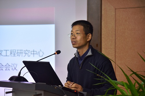 計算機所所長、中心主任郭宗明做研究中心的總體工作匯報.jpg